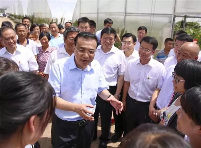 李克強(qiáng)總理冒酷暑考察陜西羊乳產(chǎn)業(yè)鏈，精準(zhǔn)扶貧項(xiàng)目